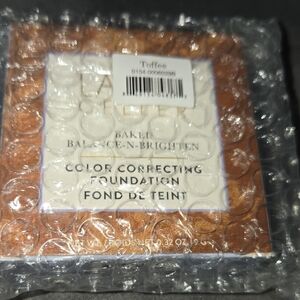 Laura Geller Baked Balance-N-Brighten Foundation -Toffee,New, Discount Shipping